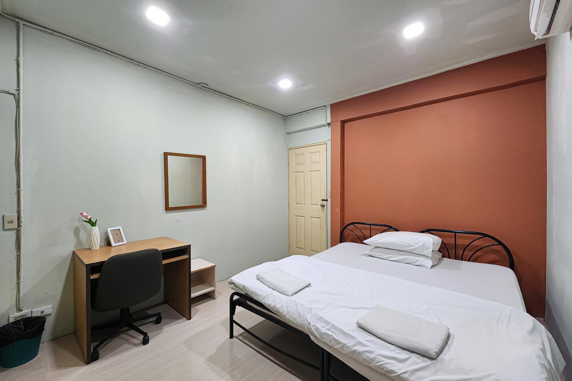 Freesia Saladaeng Silom Apartments Bangkok Exterior foto